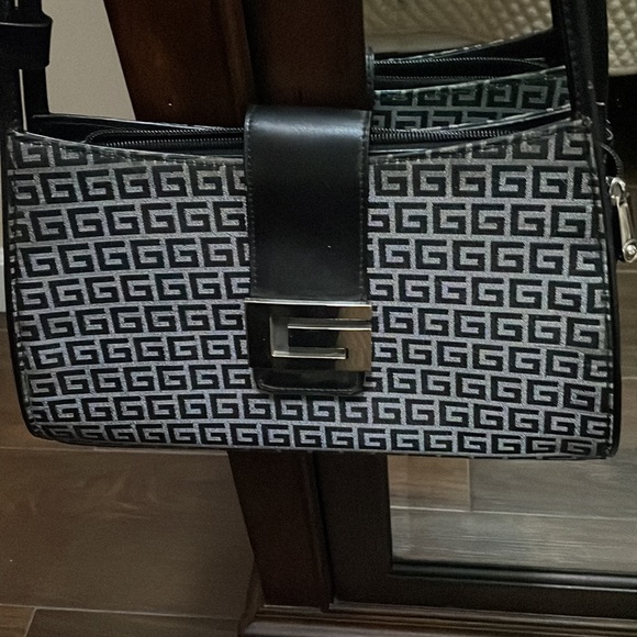Black & gray Guess bag/purse - Picture 2 of 3